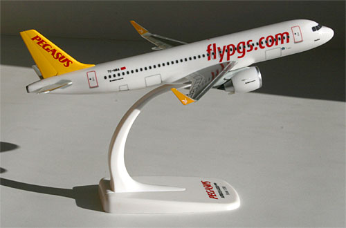 Airplane Models: Pegasus - Airbus A320neo - 1/200